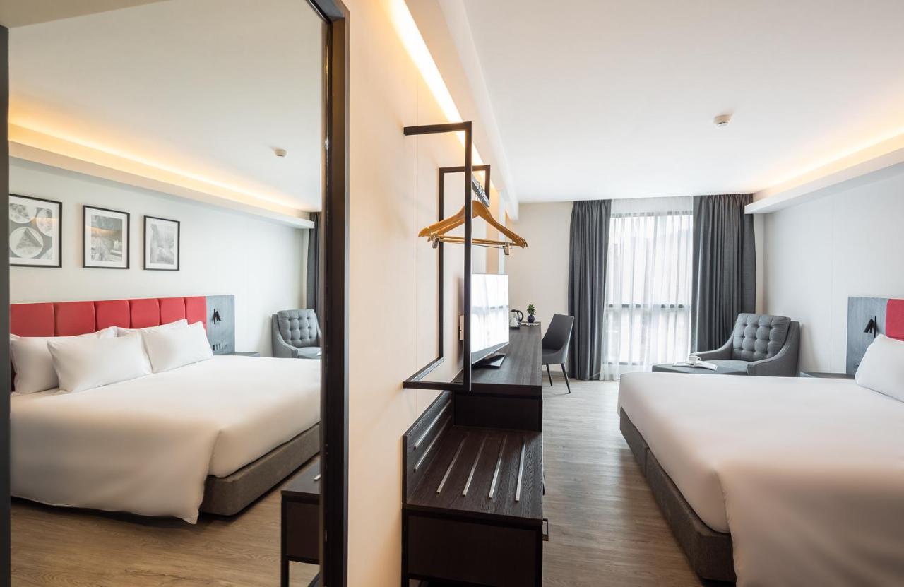Отель Travelodge Town 4*